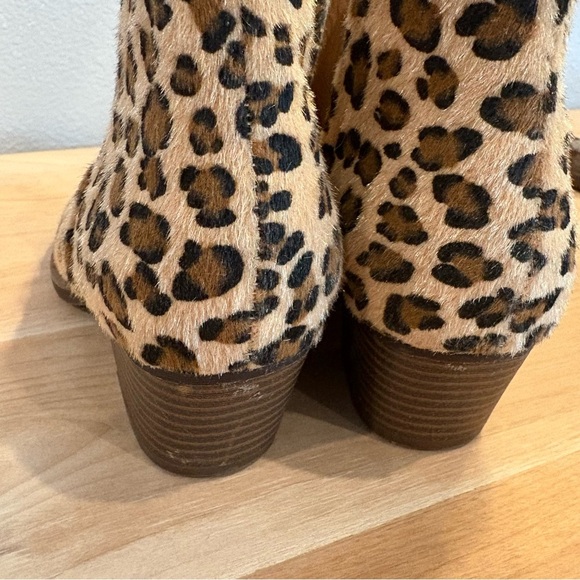 Women's 5.5 Faux Fur Leopard Cheetah Ankle Bootie Animal Print Almond Toe Boots - Picture 3 of 8